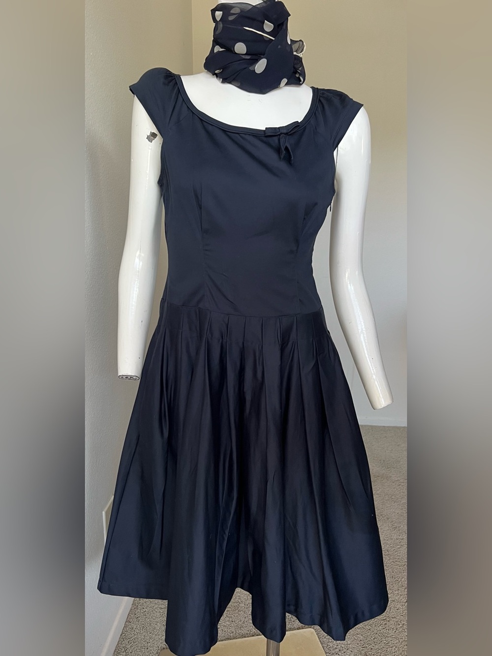Kate Spade Dark Blue pleated fit‎ and flare dress- sz 2- SUPER CUTE- See descrip